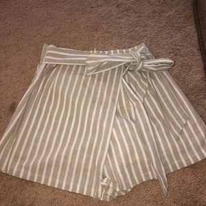 TAN & WHITE ENVELOPE SKORT